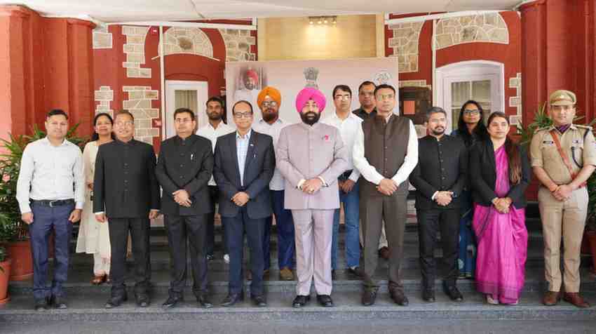 आपदा के नायकों को राज्यपाल का सम्मान, साहस और सेवा भावना को सराहा गया