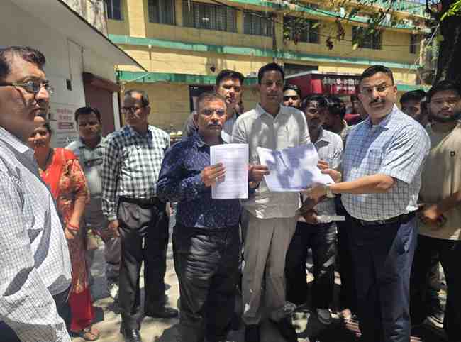 देहरादून के डीआरडीओ स्कूल में संकट कर्मचारियों की सैलरी रुकी,प्रबंधन बदलाव से हड़कंप