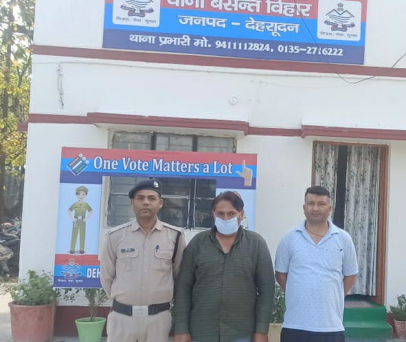 लूट विफल होने पर बैकअप प्लान के तहत गाड़ी लिए तैयार खड़े रहने वाला अभियुक्त चढ़ा पुलिस के हत्थे