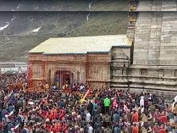 लगातार बढ़ती भीड़ को देखते हुए रुद्रप्रयाग पुलिस ने यात्रियों से की सहयोग की अपील