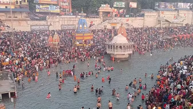 गुजरात से गंगा स्नान के लिए आए परिवार के दो बच्चों की डूबने से मौत, परमार्थ घाट के पास हुआ हादसा