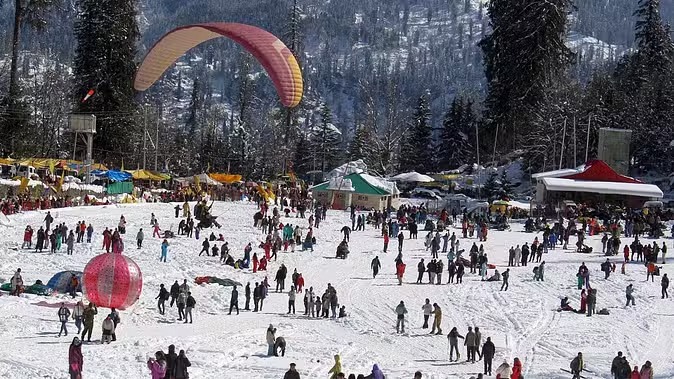 नववर्ष के जश्न के लिए हिमाचल-उत्तराखंड तैयार, उमड़े सैलानी; आज शाम DJ की धुन पर झूमेंगे