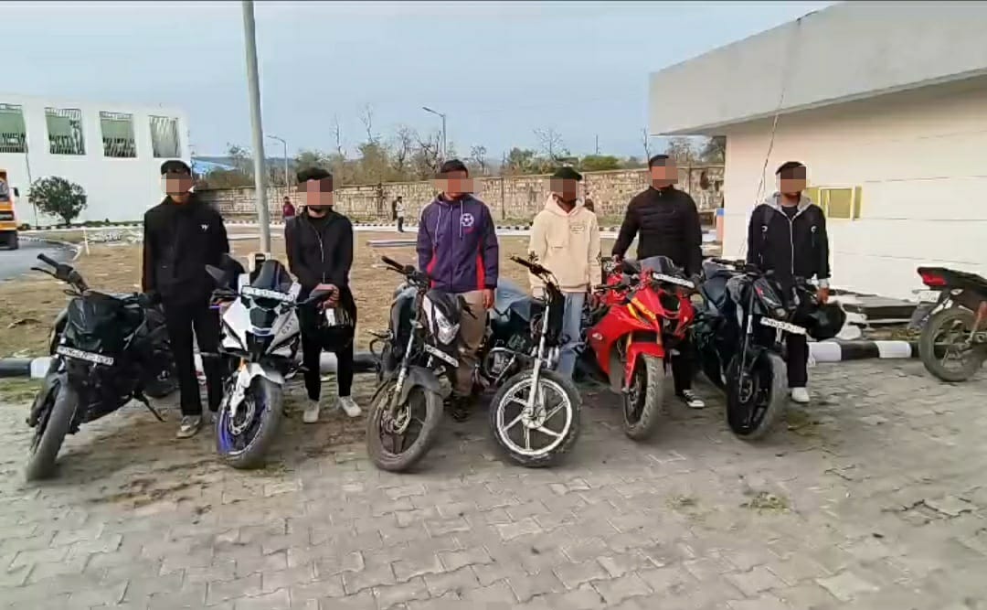 स्टंटबाज़ों के सर से दून पुलिस ने उतारा स्टंट बाज़ी का भूत
