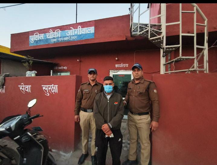 छोटी से बात पर नाराज़ होकर तोड़फोड़ करना पड़ा भारी, गिरफ्तार