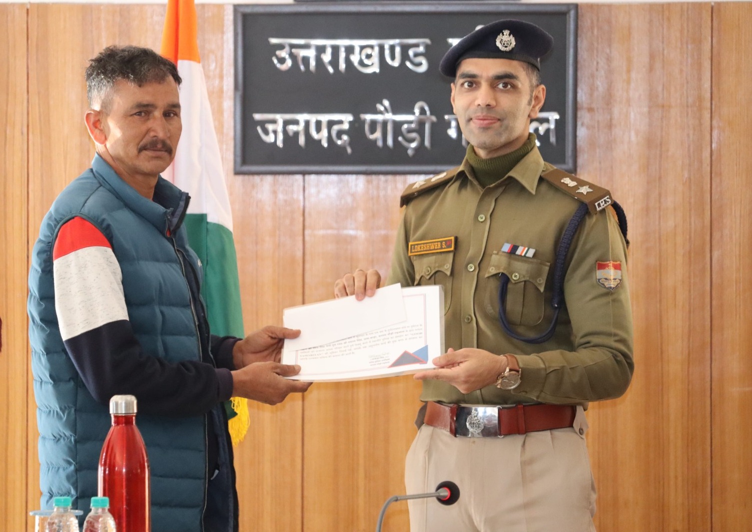 सड़क दुर्घटना में घायलों के लिए मसीहा बने व्यक्तियों को पौड़ी पुलिस ने किया सम्मानित
