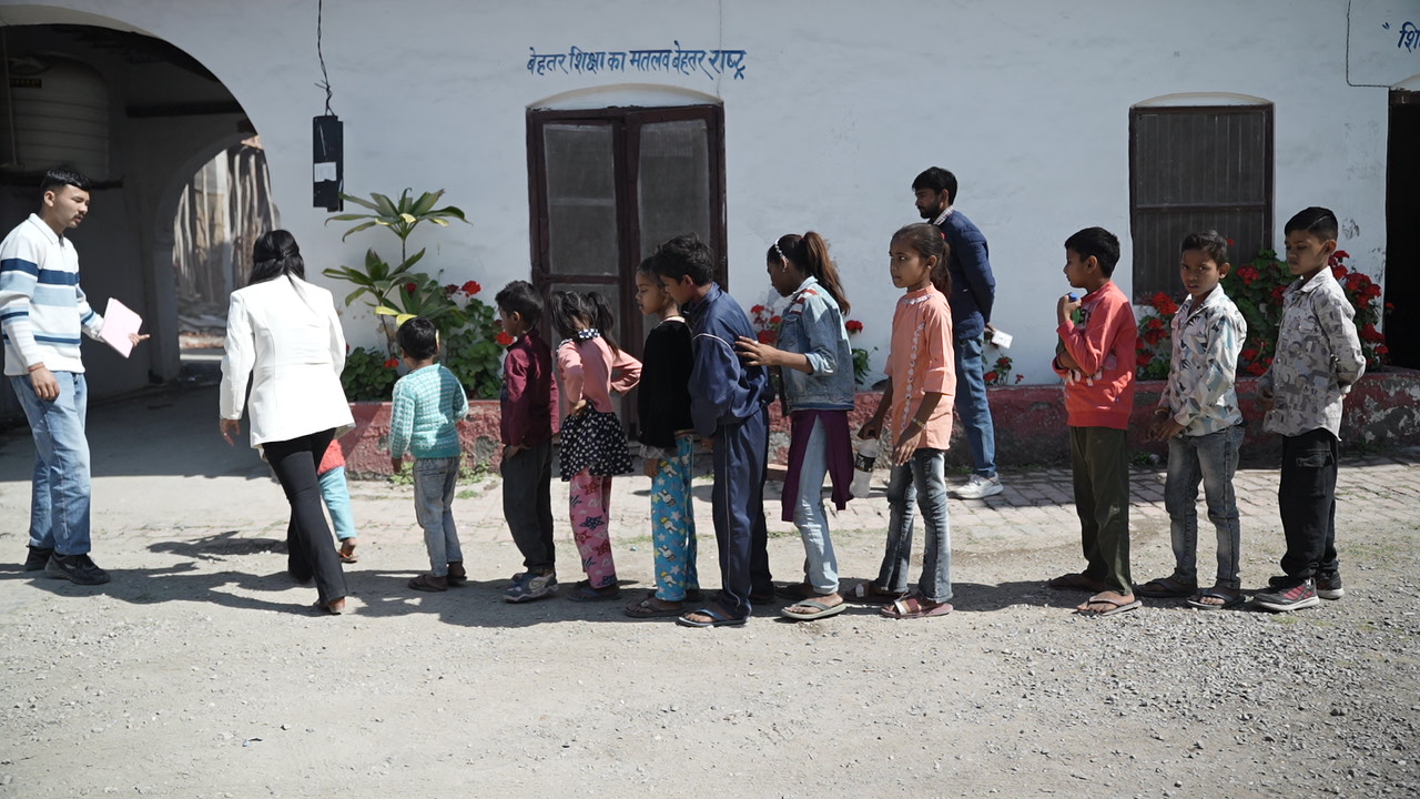 जिलाधिकारी सविन बंसल के प्रयासों से भिक्षावृत्ति में लिप्त बच्चे मुख्यधारा से जुड़ने लगे