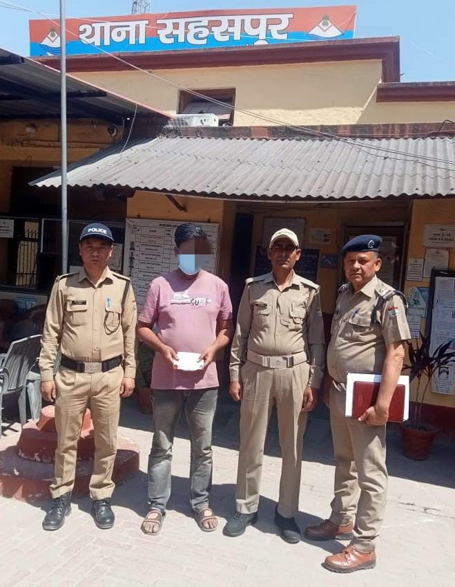 चावल के कट्टो में स्मैक छुपाकर लाने वाला नशा तस्कर गिरफ्तार