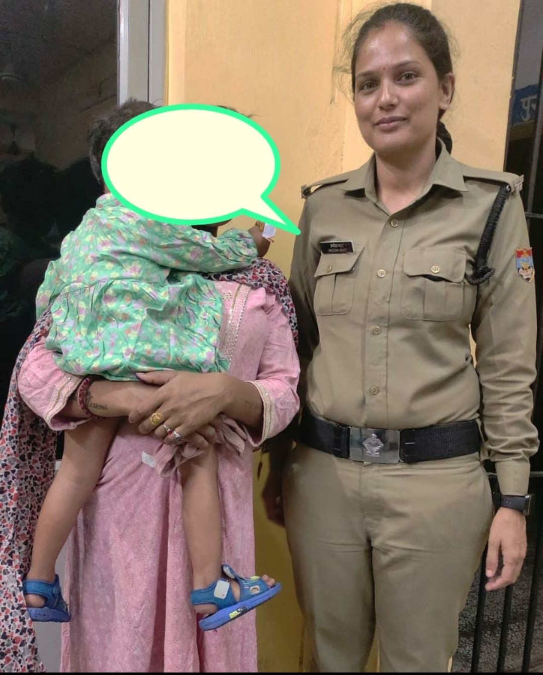 खेल-खेल में घर से भटकी 3 वर्षीय बच्ची को पुलिस ने सकुशल परिजनों से मिलवाया