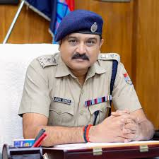 अवैध रूप से रह रहे 5 बंगलादेशियो को पुलिस ने बांग्लादेशी एजेंसी को किया सुपुर्द