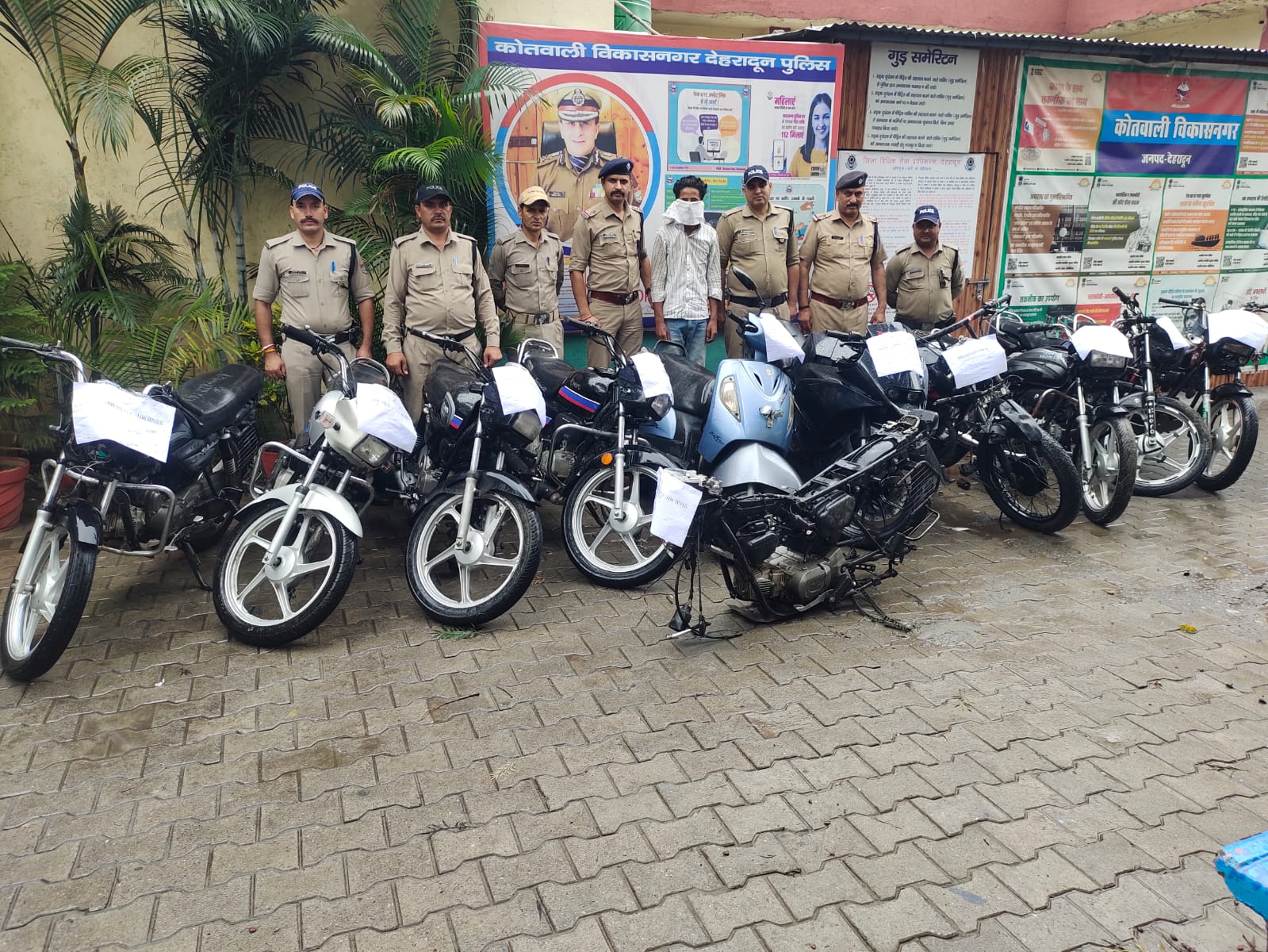 अन्तर्राजयीय वाहन चोर गिरफ्तार, 11 चोरी के दोपहिया बरामद,2 साथियों की तलाश जारी