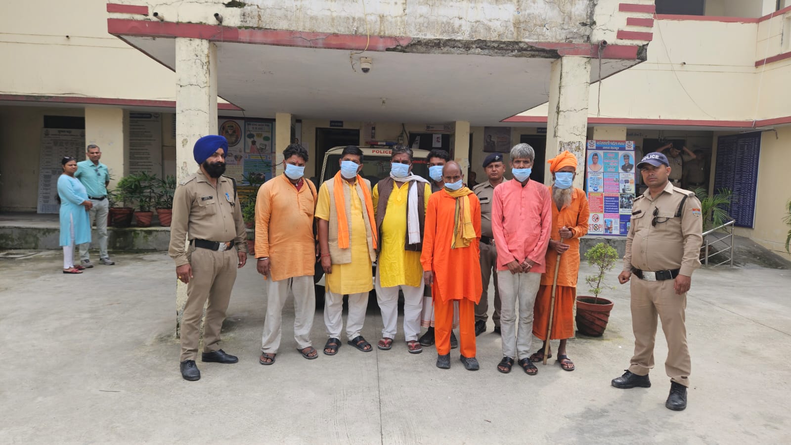 ज्योतिषि का 'क-ख-ग' न जानने वाले 34 बाबाओं को पुलिस ने पकड़ा, अबतक कुल 82 ढोंगी गिरफ्तार