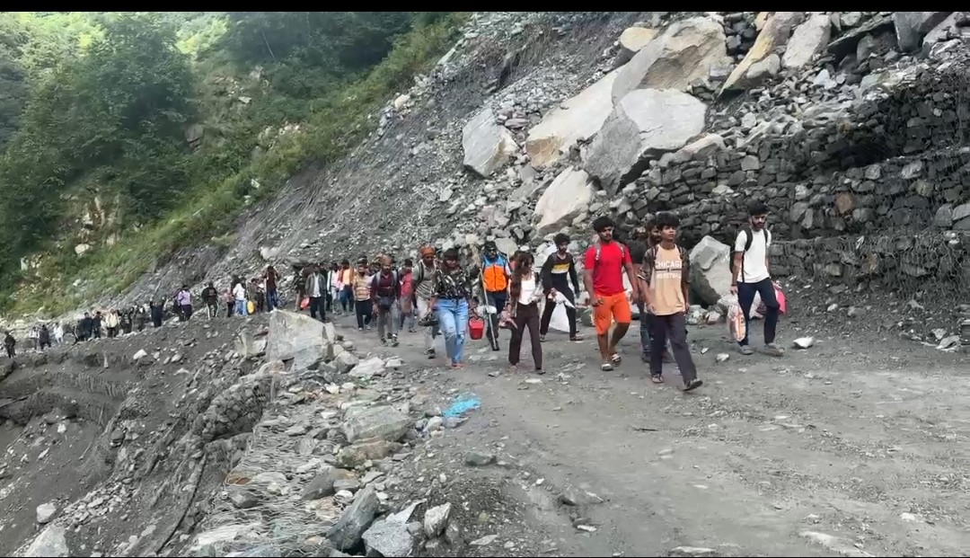 मौसम के कारण बाधित चल रही केदारनाथ धाम यात्रा को आज सुचारु किया गया