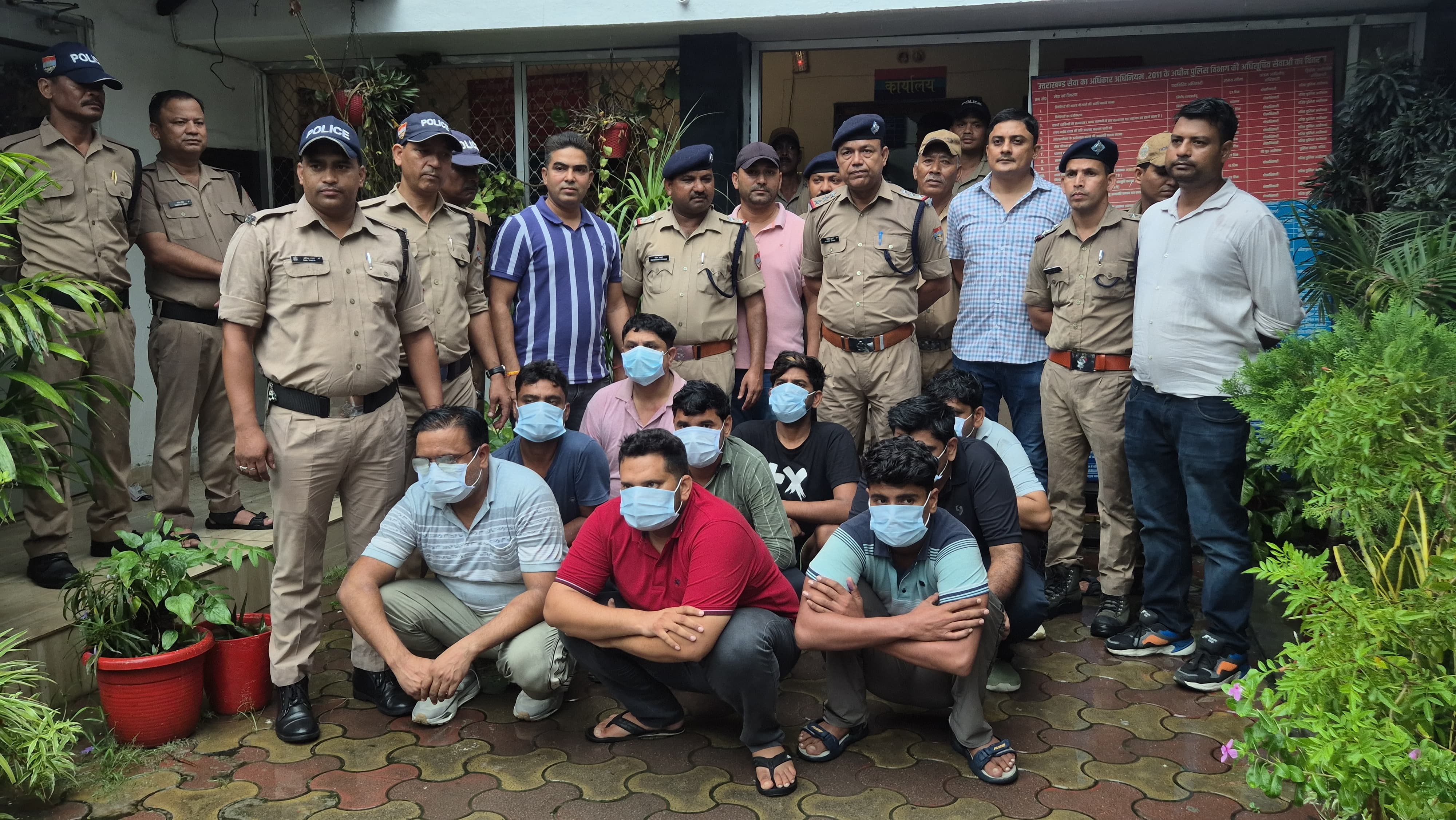 नैनीताल पुलिस ने एस.एस.सी.परीक्षा में नकल कराने वाले गिरोह का किया भंडाफोड़