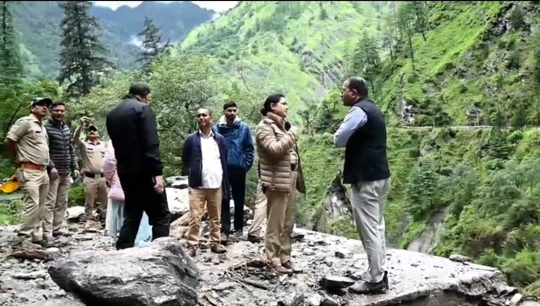 धराली हादसे में 135 फिलहाल तक रेस्क्यू, एक स्थानीय व्यक्ति का मिला शव