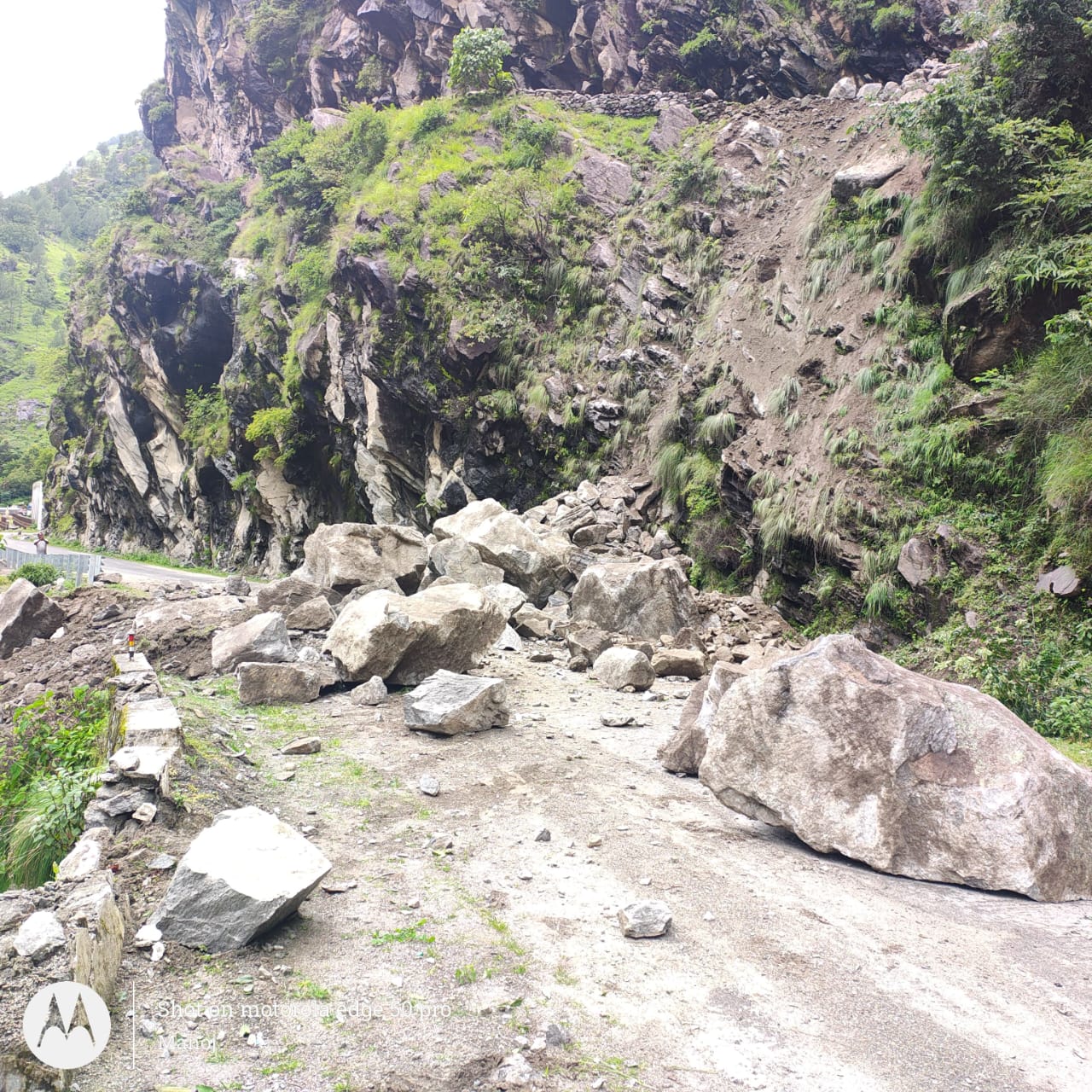 जनपद पिथौरागढ़ में भारी बारिश के कारण कई मार्ग बन्द