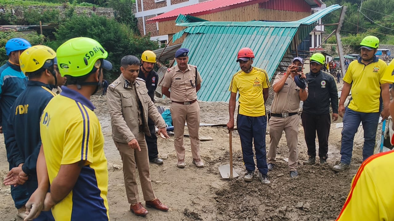 धराली से लेकर राहत कैम्प तक युद्धस्तर पर रेस्क्यू आपरेशन में डटे जवान से लेकर अधिकारी