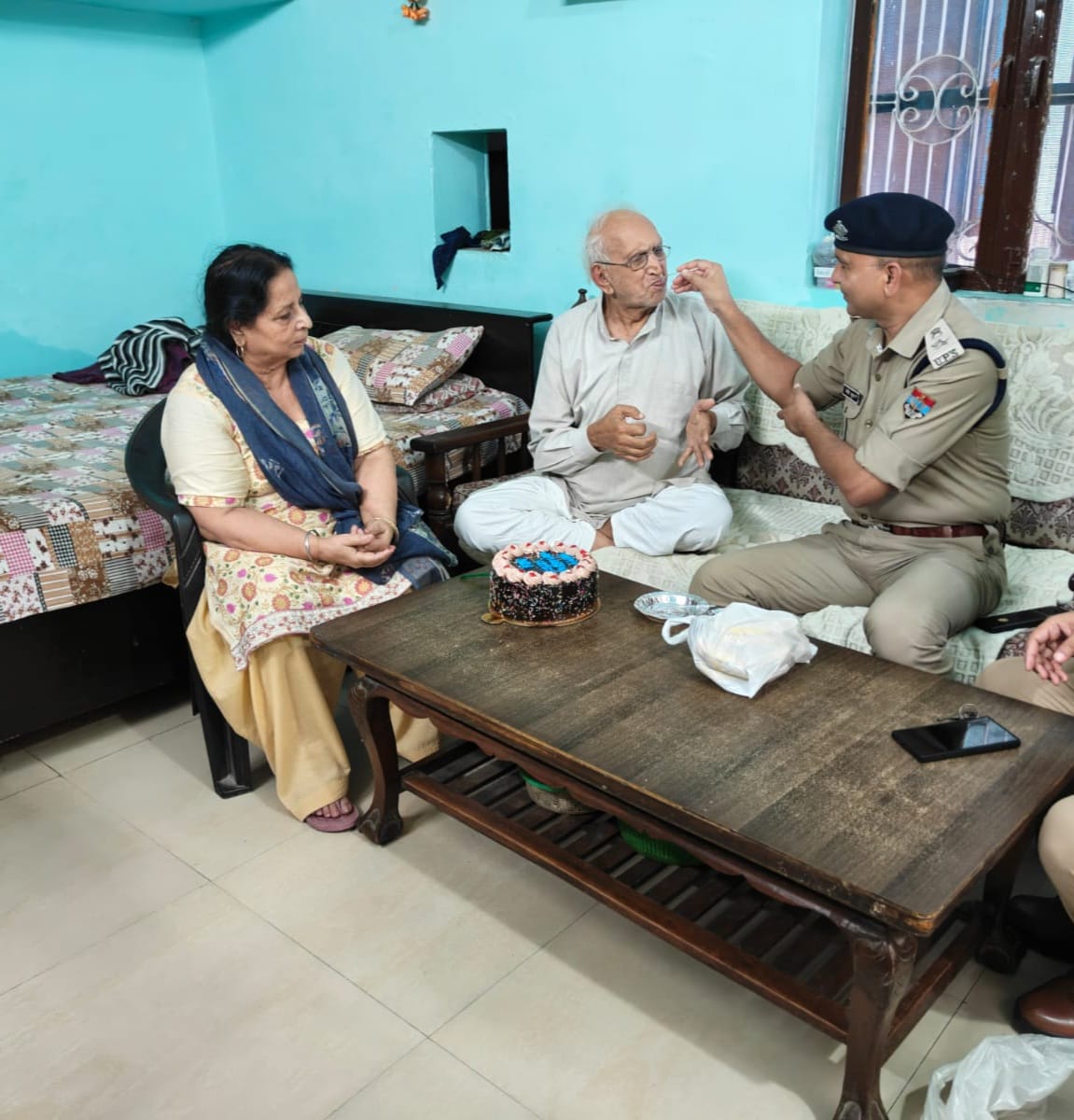 एक रूप पुलिस का ऐसा भी....!