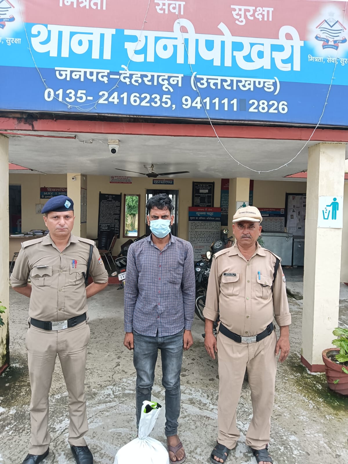 57 टैट्रा पैक माल्टा ब्रांड देशी शराब के साथ एक अभियुक्त गिरफ्तार