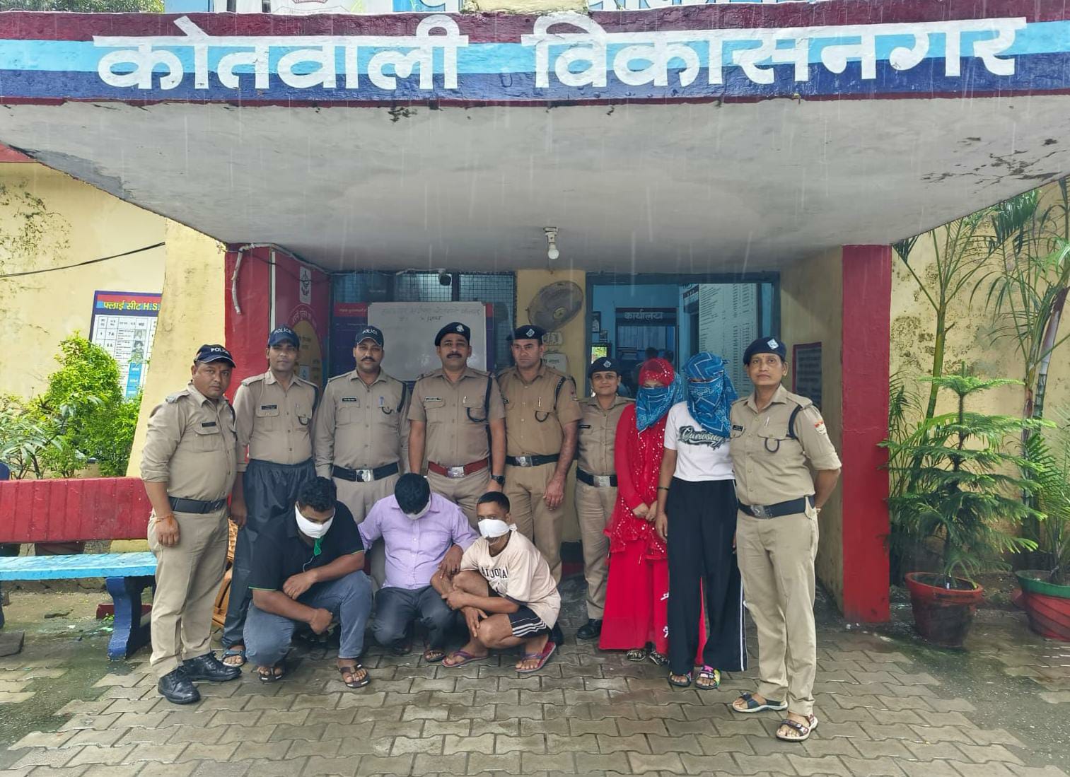 किराये के मकान में चल रहे जिस्म फ़रोशी के धंधे का दून पुलिस ने किया भंडाफोड़