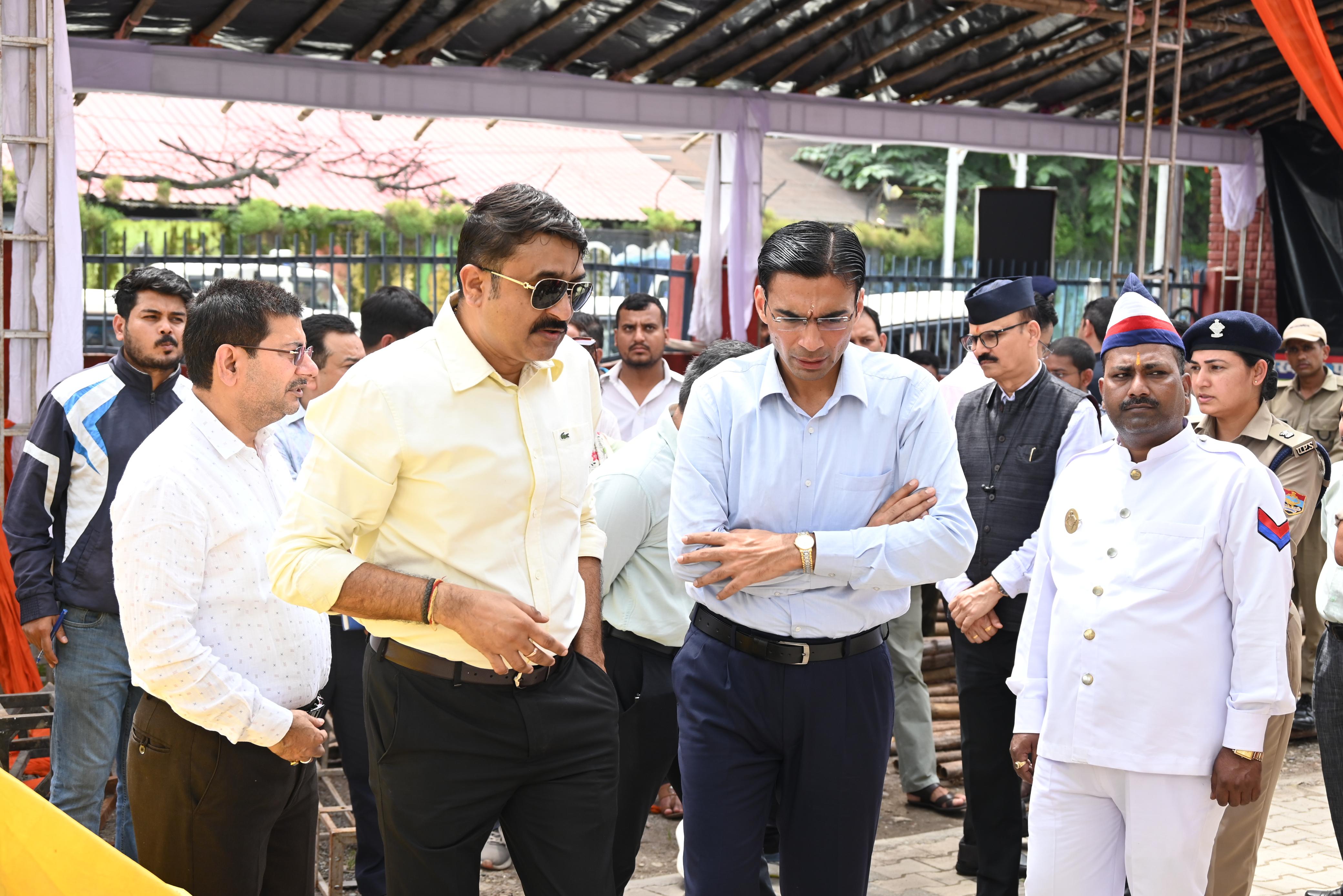 कल मुख्यमंत्री द्वारा शहर के सौंदर्यीकरण कार्यक्रम के  उद्घाटन को लेकर आज डीएम व एसएसपी ने किया  निरीक्षण