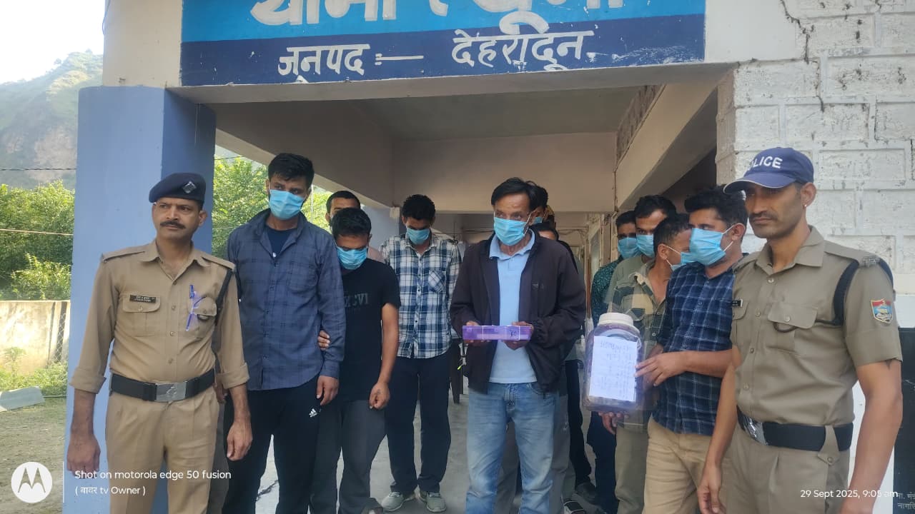 अवैध रूप से जुआ खेल रहे 13 अभियुक्तों को दून पुलिस ने किया गिरफ्तार