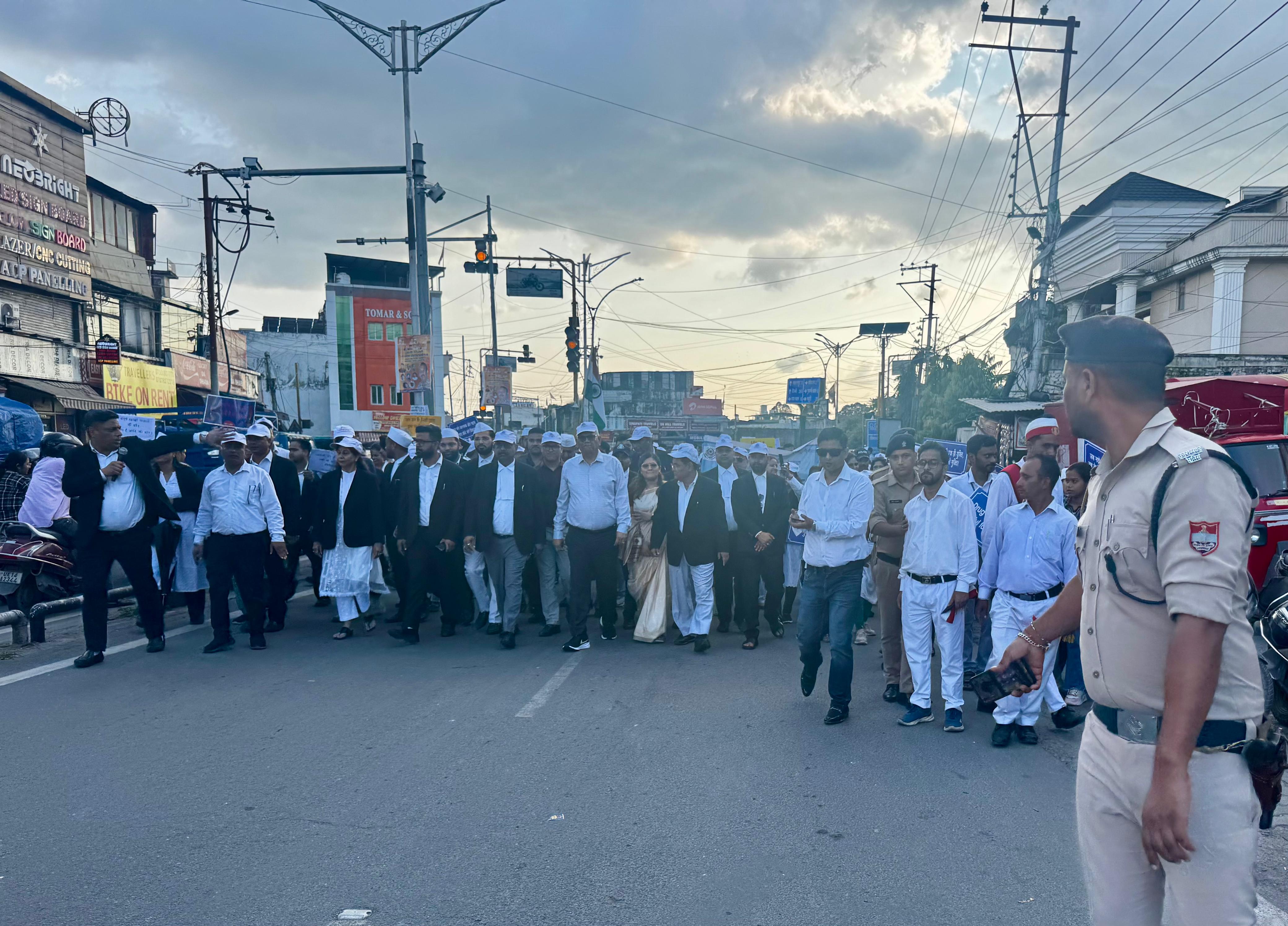 देहरादून में नशा मुक्ति रैली, न्यायमूर्ति मनोज कुमार तिवारी ने दिया सामाजिक एकजुटता का संदेश