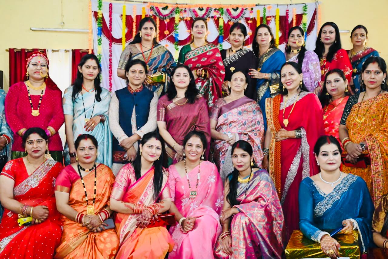 पुलिस परिवार की महिलाओं ने हर्ष उल्लास से मनाया करवाचौथ का पर्व