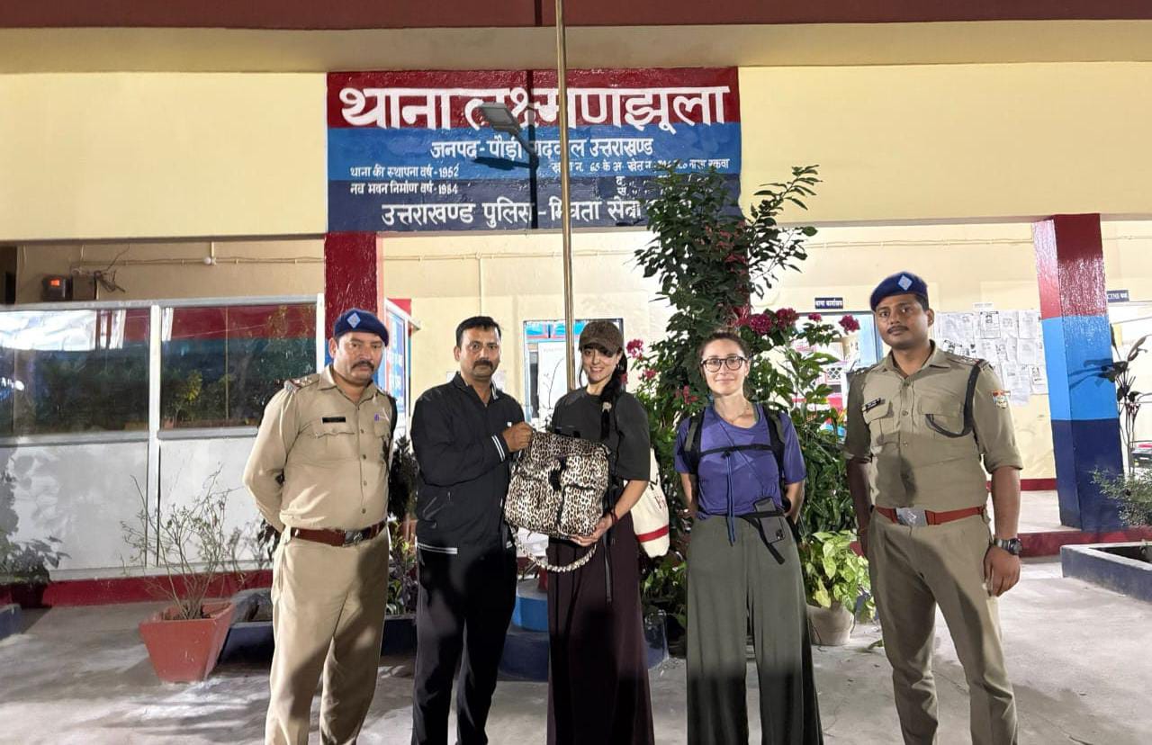 विदेशी महिला की उम्मीदों को दी नई उड़ान पौड़ी पुलिस ने ईमानदारी की मिसाल पेश की