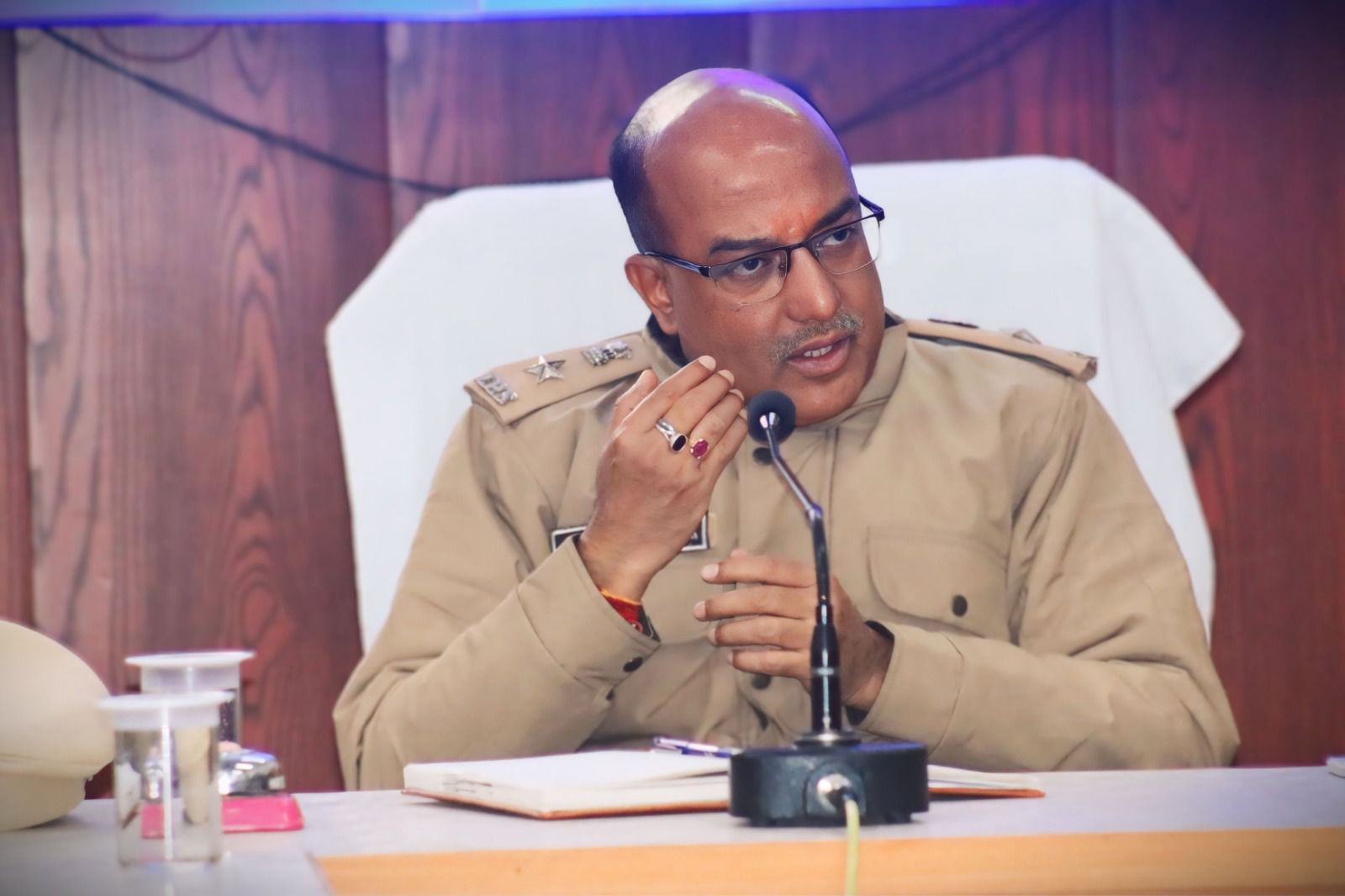 नवनियुक्त चमोली कप्तान सुरजीत ने संभाला भार, ख़ाकी में विनम्रता व कर्तव्यनिष्ठा बनाये रखने का किया आवाहन