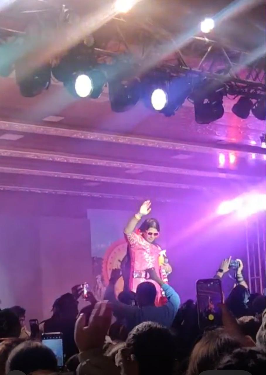 कुंजापुरी मेले में गुत्थी ने लोगो को ठहाके लगाने पर किया मजबूर