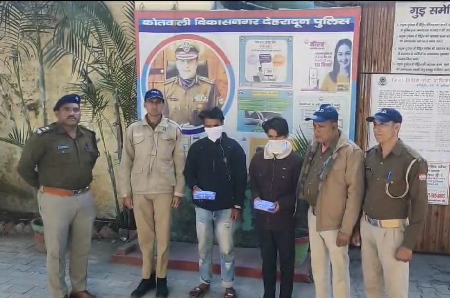 दून पुलिस ने बुजुर्ग से हुई स्नेचिंग का किया खुलासा