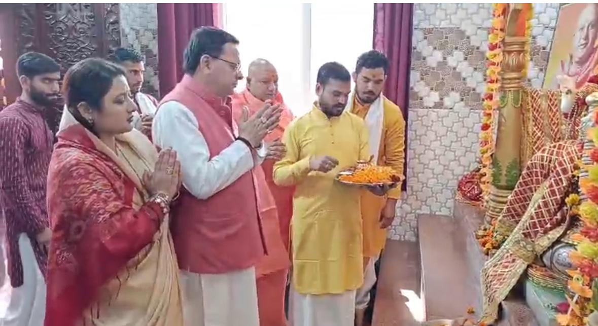 मुख्यमंत्री धामी व उनकी पत्नी गीता धामी पहुँचे जीवनदीप आश्रम