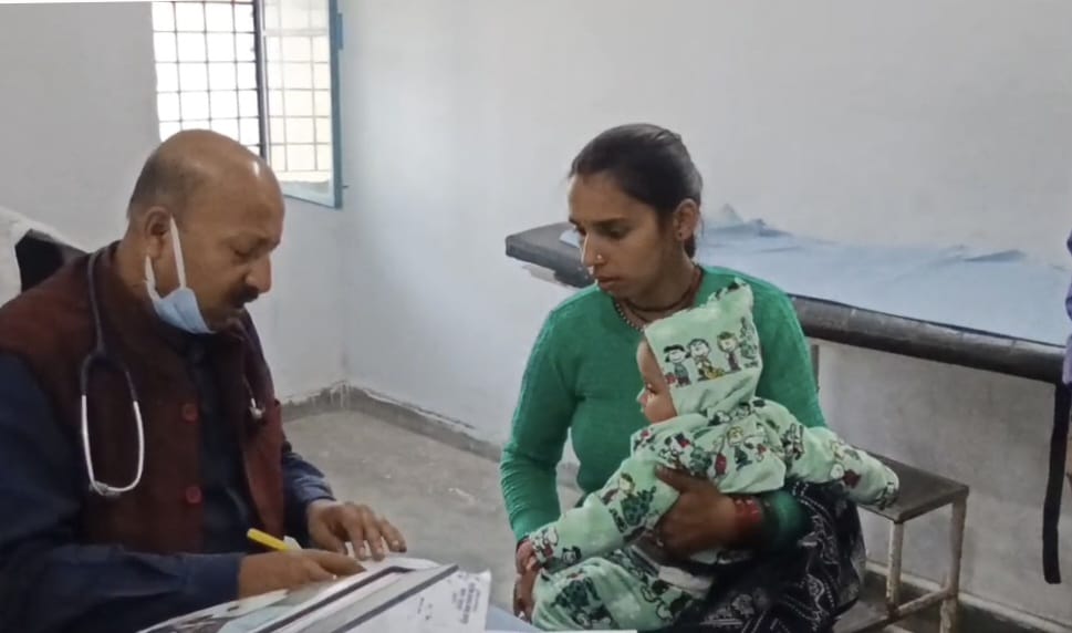 बढ़ती सर्द हवाओं के चलते नागरिकों को चिकित्सको ने खान-पान व बचाव के लिए किया सचेत