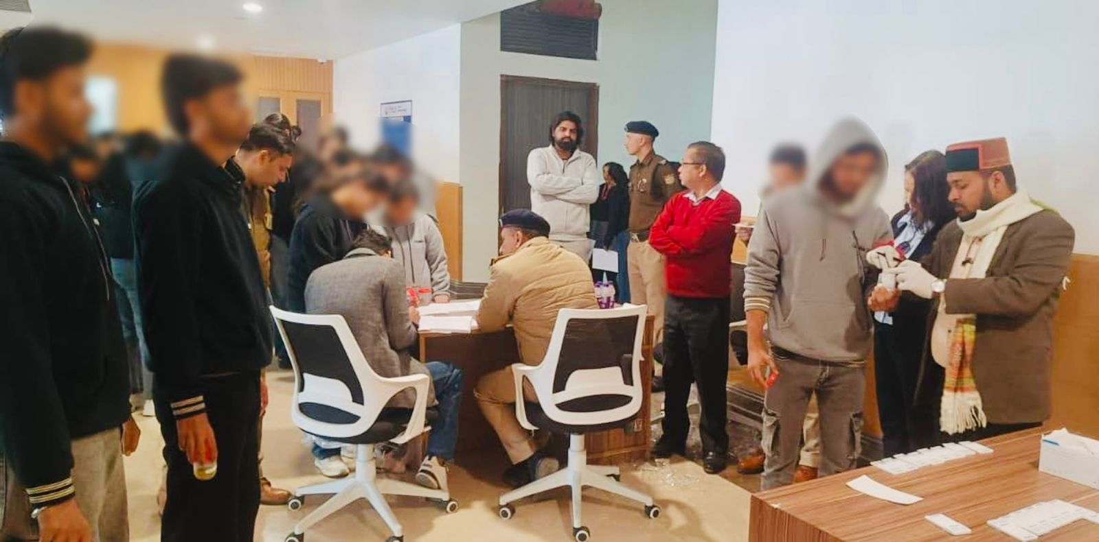 जिला प्रशासन द्वारा ग्राफिकएरा डीम्ड यूनिवर्सिटी में 150 छात्र/छात्राओं की रैंडम टेस्टिंग