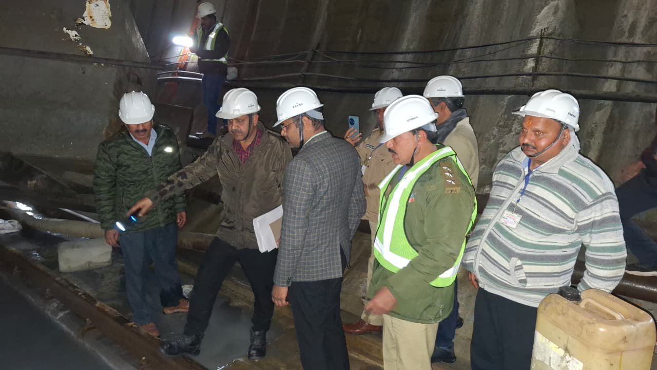 डीएम व कप्तान ने किया पीपलकोटी टीएचडीसी परियोजना घटनास्थल का निरीक्षण, डीएम ने दिए हादसे की मजिस्ट्रेट जांच के आदेश