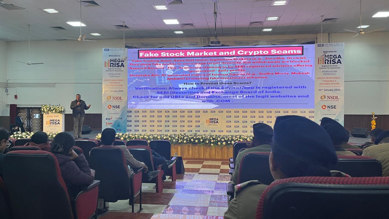 पुलिस ने खास पाठशाला में छात्रों को साइबर अपराध व नशे के खिलाफ पढ़ाया पाठ