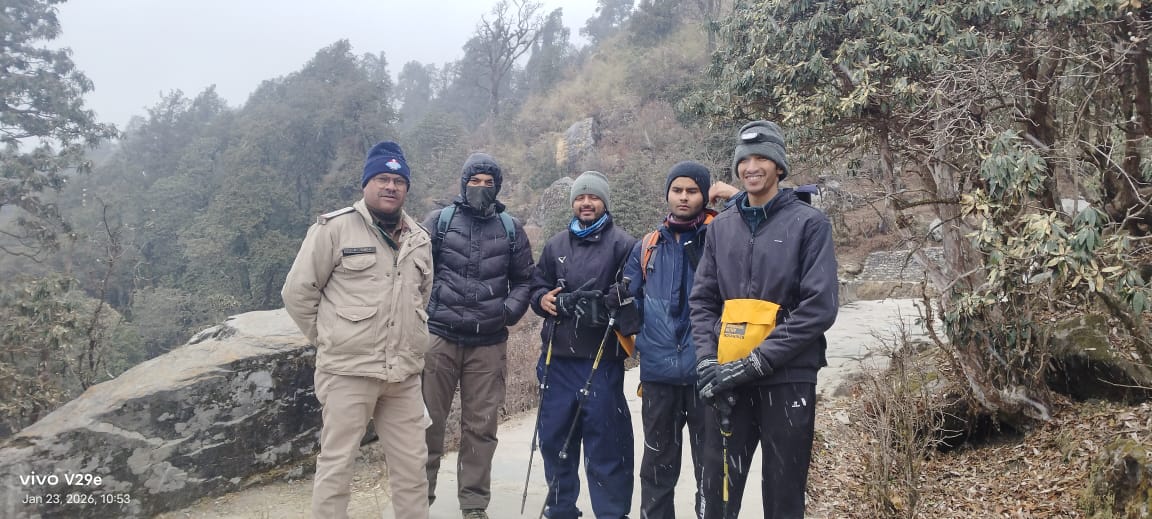 चोपता-तुंगनाथ में हुई बर्फबारी, रुद्रप्रयाग पुलिस ने पर्यटकों की सुरक्षा को बताई अपनी प्रतिबद्धता