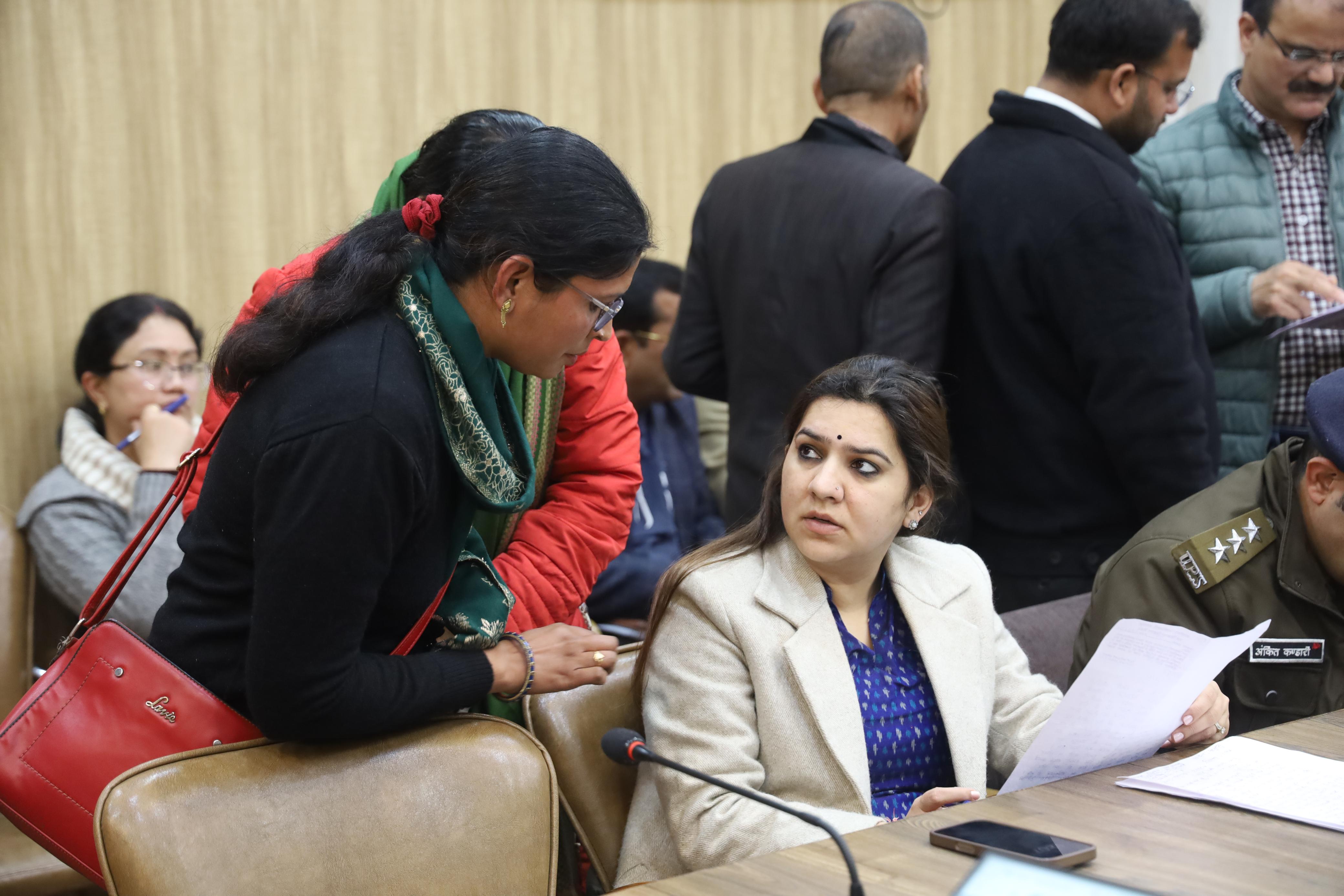 जनता दर्शन में उमड़ी भीड़, फ़रियादियो की सुनी गई फ़रियाद