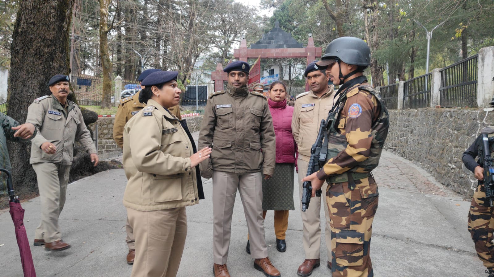 नैनीताल उच्च न्यायालय को आया धमकी भरा मेल, आईजी कुमाऊं ने डॉग वबम स्क्वाड संग न्यायालय में की चेकिंग