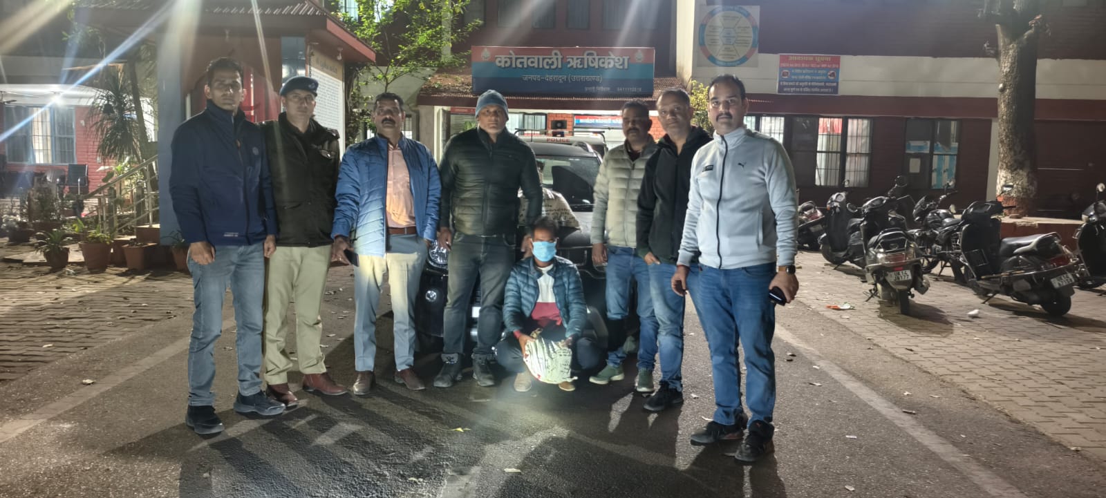 एंटी नार्कोटिक्स टास्क फोर्स की बड़ी कार्रवाई व्यवसायिक मात्रा में चरस व नशा तस्कर आया गिरफ्त में