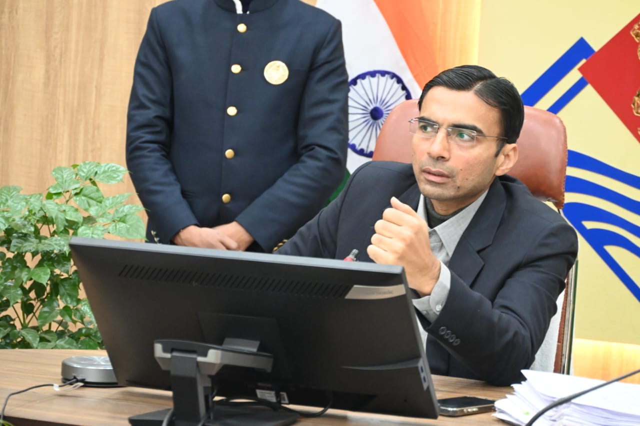 न्यायालय द्वारा प्रतिबंधित भूमि बेचने वालों के खिलाफ डीएम ने दर्ज करवाया मुकदमा