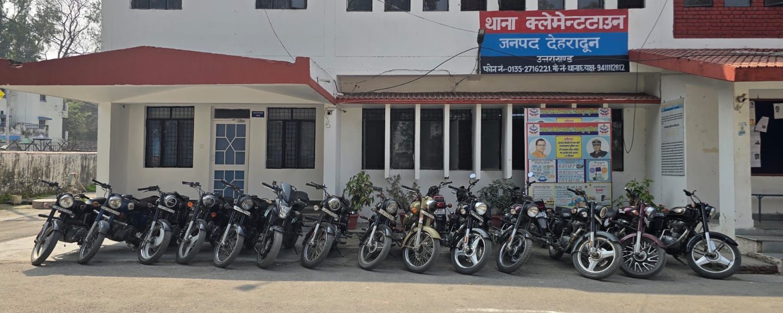 ऑपरेशन क्रैकडाउन के अन्तर्गत 18 मॉडिफ़ाई साइलेंसर लगी बुलेट मोटर साइकिल को किया गया सीज