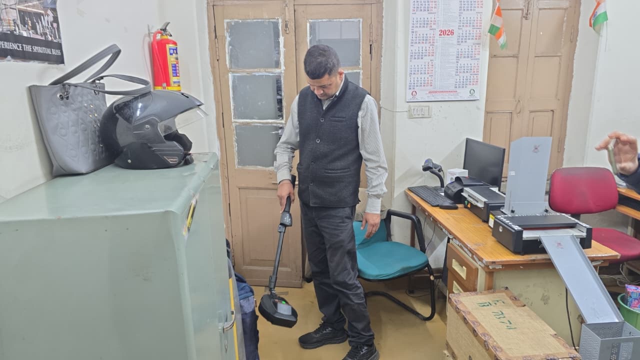 ईमेल के माध्यम से पासपोर्ट आफिस को मिली बम से उड़ाने की धमकी