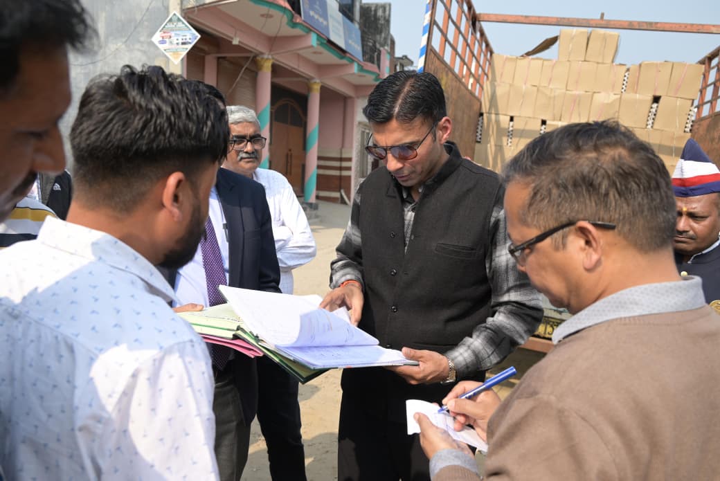 आंगनबाड़ी केंद्रों पर राशन आपूर्तिकर्ता सेंट्रल गोदाम रुड़की में डीएम की छापेमारी