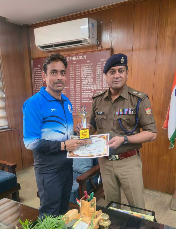 बैडमिंटन चैम्पियनशिप में दून पुलिस के जवान का शानदार प्रदर्शन, एसएसपी से की शिष्टाचार भेंट