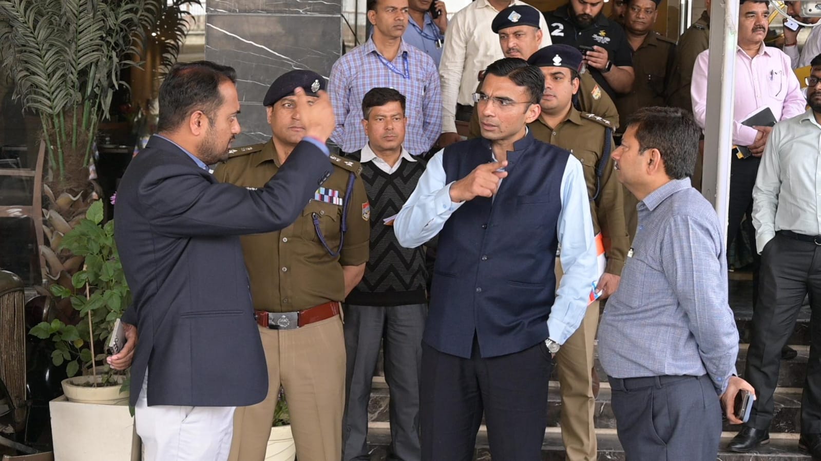 गृह मंत्री के उत्तराखंड़ दौरे की सुरक्षा व्यवस्थाओं का डीएम व कप्तान ने किया निरीक्षण