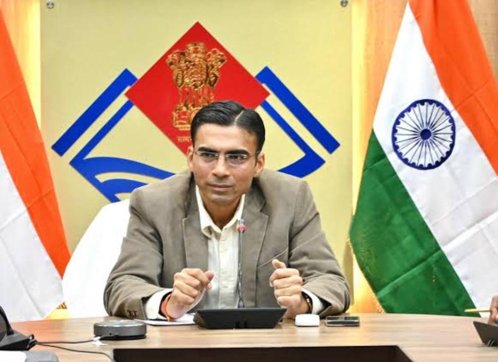 देहरादून के जिलाधिकारी : नाम ही काफी है
