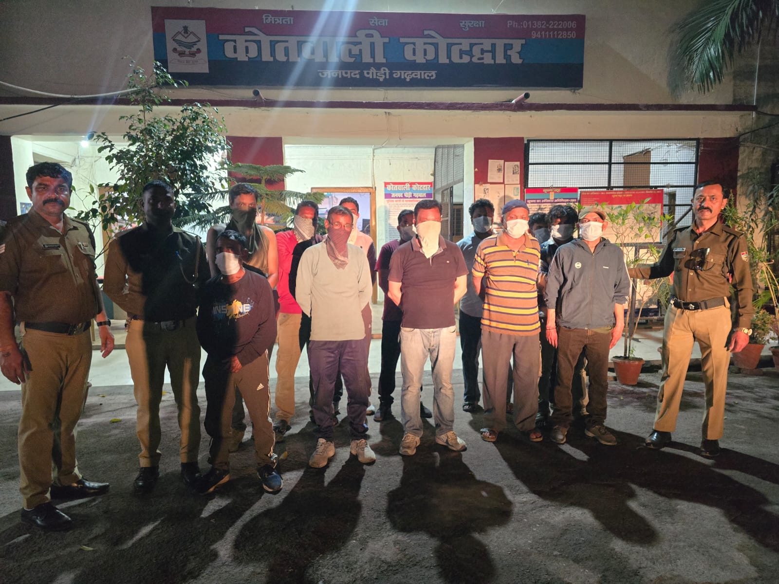 शराब पीकर हुड़दंग करते 15 गिरफ़्तार, पुलिस ने काटे चालान