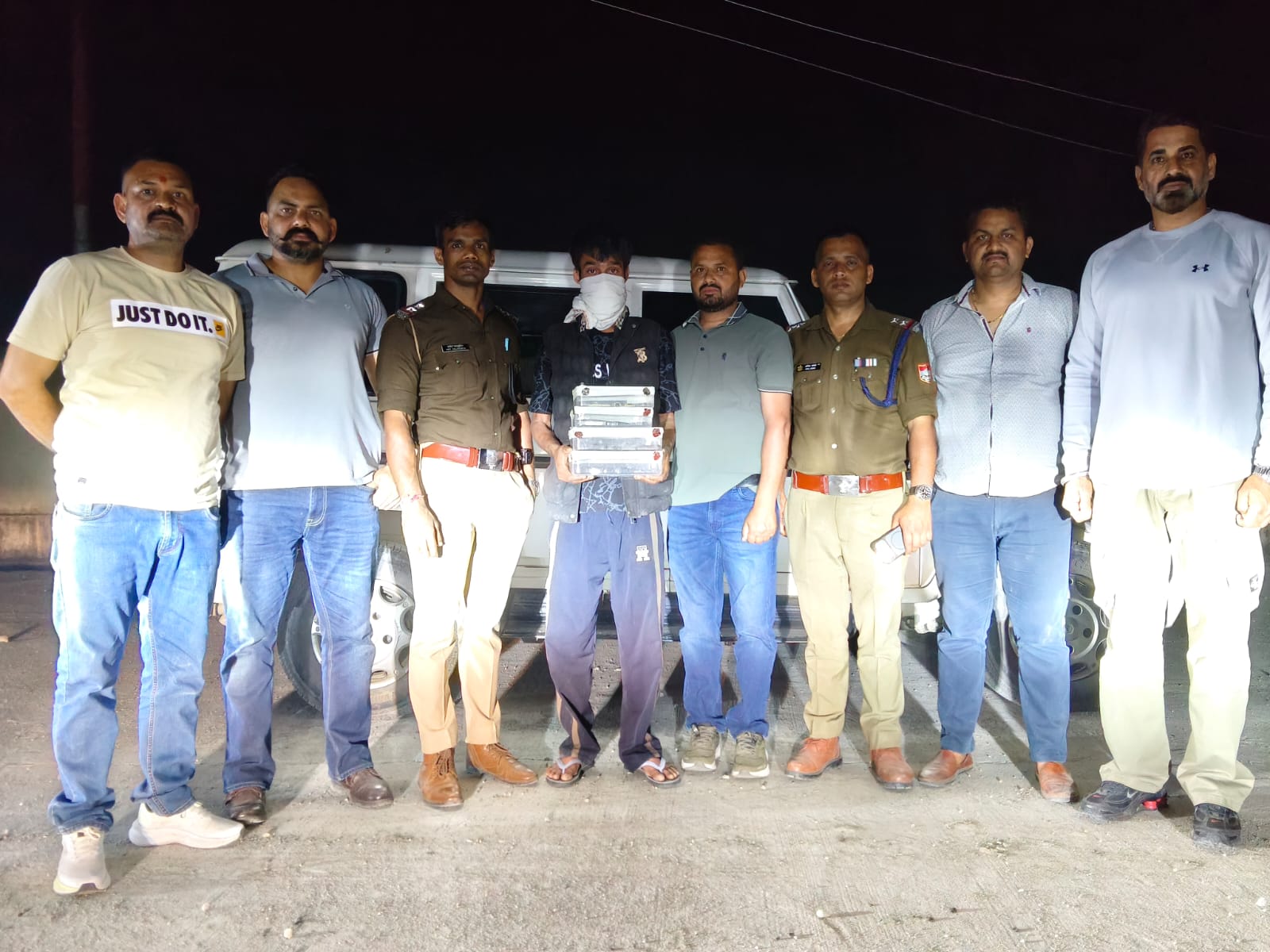 3 तमंचों, 11 कारतूस संग 1 शूटर गिरफ्तार