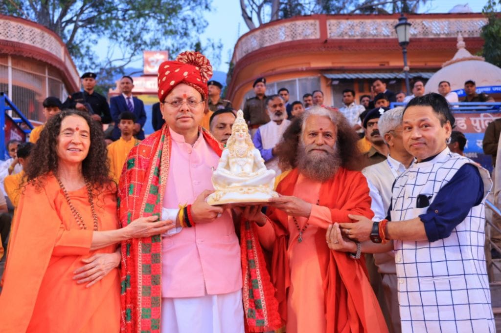 मुख्यमंत्री पुष्कर सिंह धामी पहुंचे परमार्थ निकेतन किया  अंतर्राष्ट्रीय योग महोत्सव में प्रतिभाग